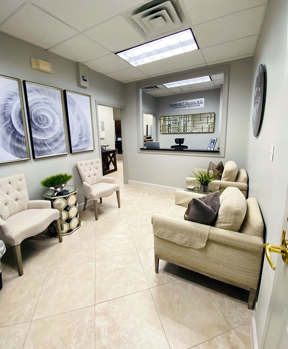 Comfortable lounge seating at Dr. DeLuca&rsquo;s concierge office